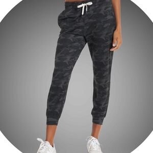 Vuori XS Women's Black Camouflage Performance Jogger Pants NWT